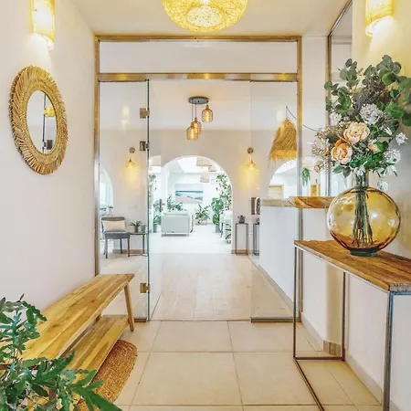 Boutique By Lanzarote Retreats - Private Pool - 1 Min Walk To Sea Pool *