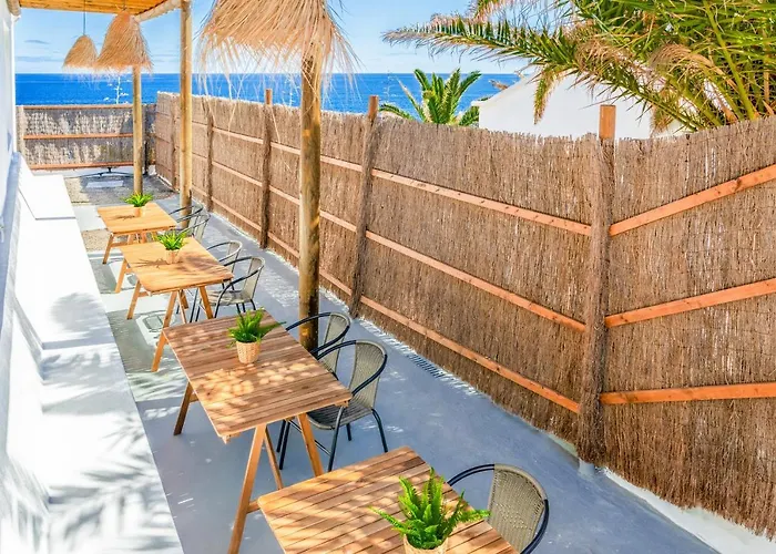 Boutique By Lanzarote Retreats - Private Pool - 1 Min Walk To Sea Pool *