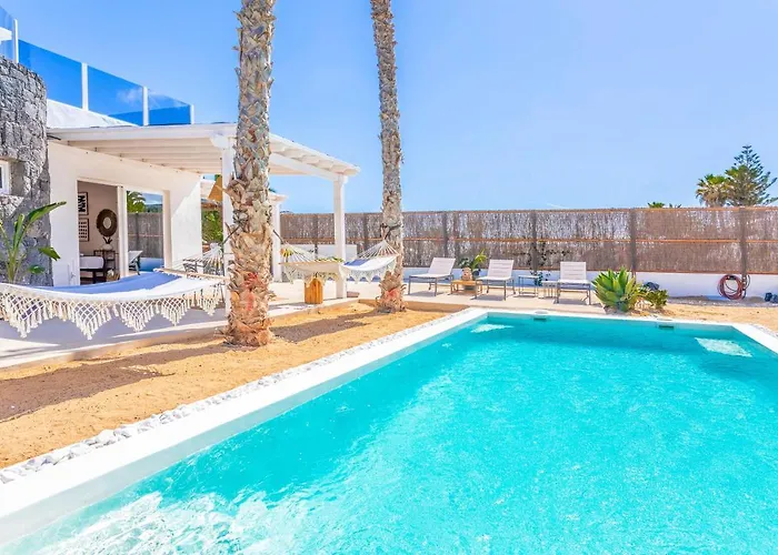 Boutique By Lanzarote Retreats - Private Pool - 1 Min Walk To Sea Pool * Charco del Palo