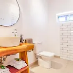 Вилла Boutique By Lanzarote Retreats - Private Pool - 1 Min Walk To Sea Pool