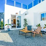 Вилла Boutique By Lanzarote Retreats - Private Pool - 1 Min Walk To Sea Pool *