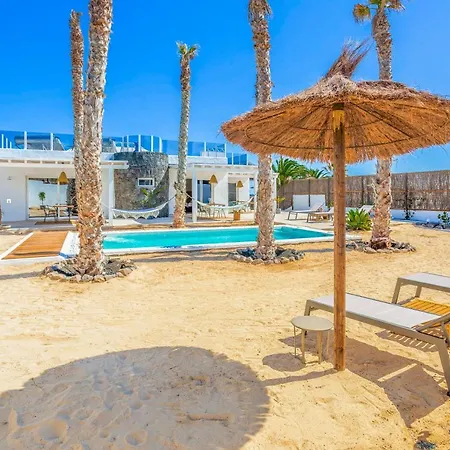 Villa Boutique By Lanzarote Retreats - Private Pool - 1 Min Walk To Sea Pool