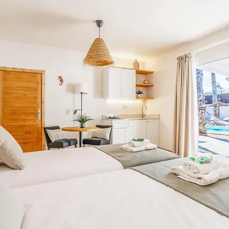 Boutique By Lanzarote Retreats - Private Pool - 1 Min Walk To Sea Pool Villa *