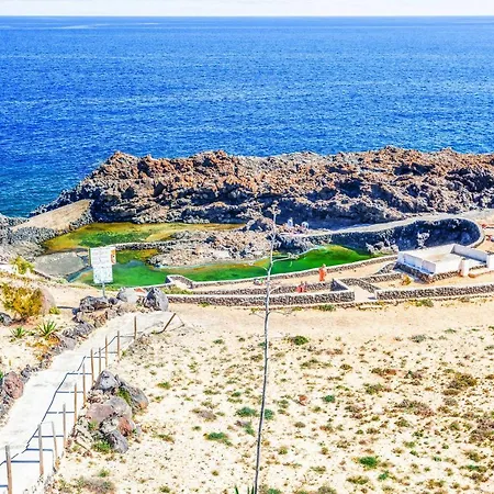 Villa Boutique By Lanzarote Retreats - Private Pool - 1 Min Walk To Sea Pool