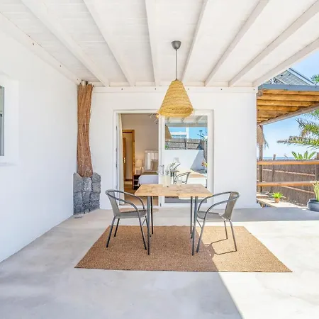 Boutique By Lanzarote Retreats - Private Pool - 1 Min Walk To Sea Pool