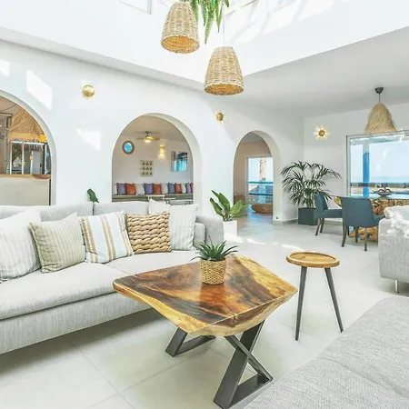 Вилла Boutique By Lanzarote Retreats - Private Pool - 1 Min Walk To Sea Pool Чарко-дель-Пало