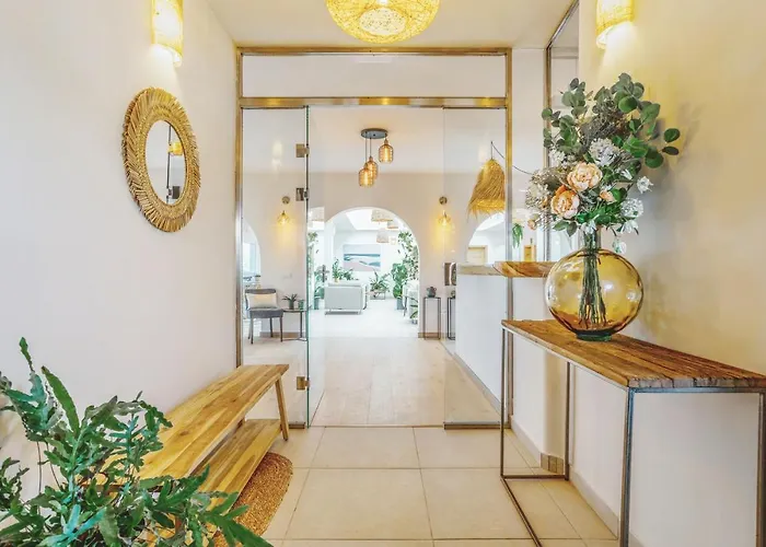 Boutique By Lanzarote Retreats - Private Pool - 1 Min Walk To Sea Pool *