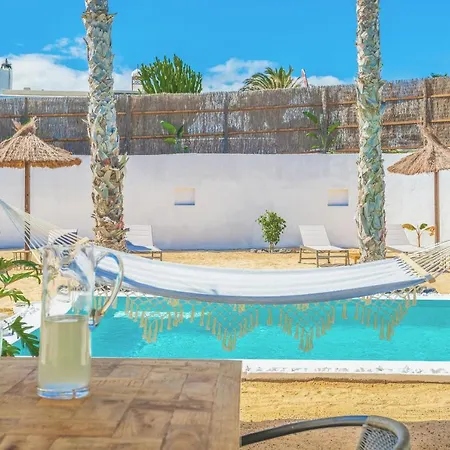 Boutique By Lanzarote Retreats - Private Pool - 1 Min Walk To Sea Pool *