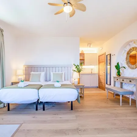 Boutique By Lanzarote Retreats - Private Pool - 1 Min Walk To Sea Pool