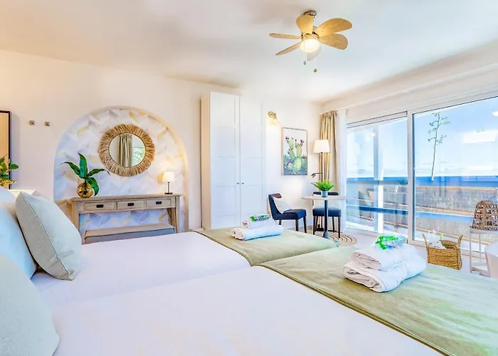 Boutique By Lanzarote Retreats - Private Pool - 1 Min Walk To Sea Pool * Charco del Palo