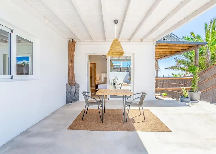 Boutique By Lanzarote Retreats - Private Pool - 1 Min Walk To Sea Pool