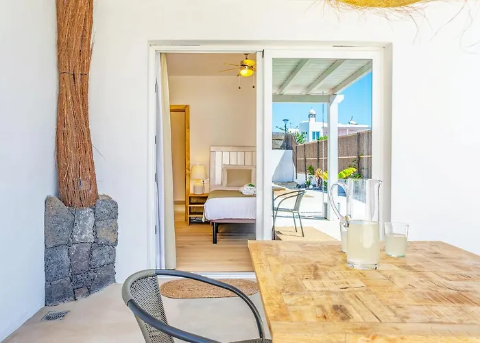 Boutique By Lanzarote Retreats - Private Pool - 1 Min Walk To Sea Pool