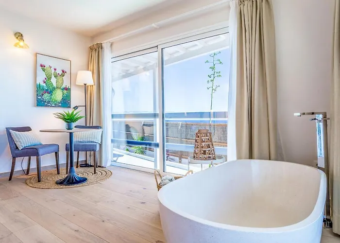 Villa Boutique By Lanzarote Retreats - Private Pool - 1 Min Walk To Sea Pool